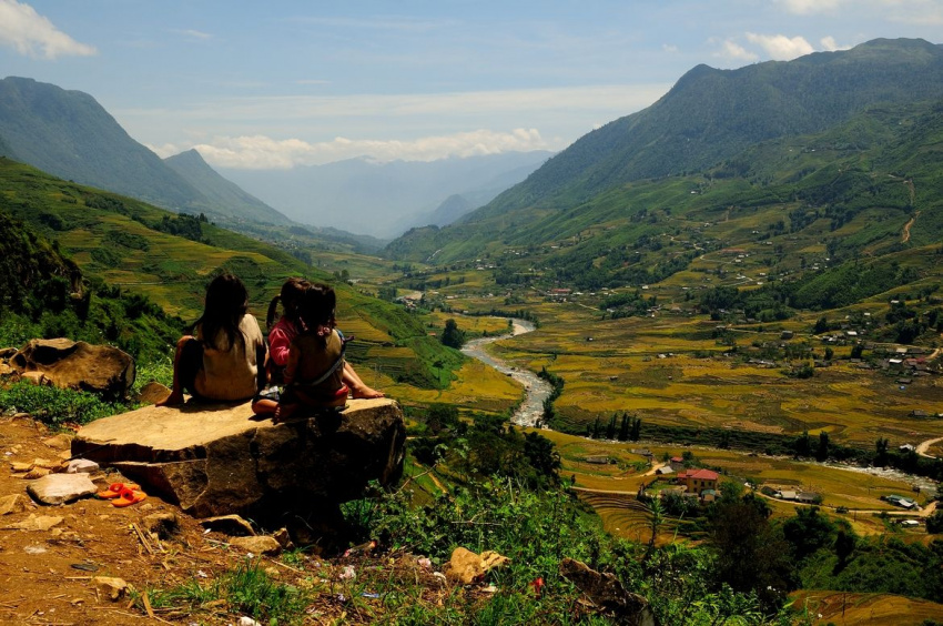 net dep binh di cua trang phuc tre em o tay nguyen