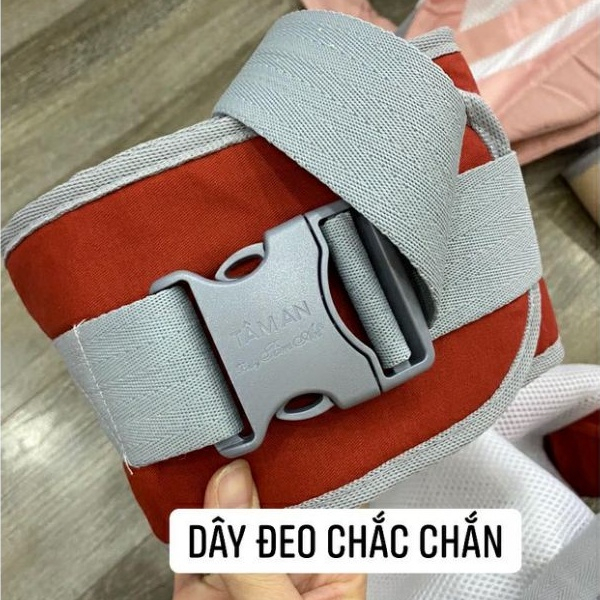 Địu ngồi trợ lực cho bé