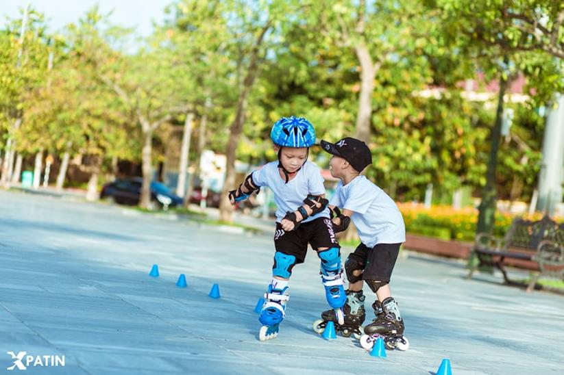 Giày patin kèm bảo hộ